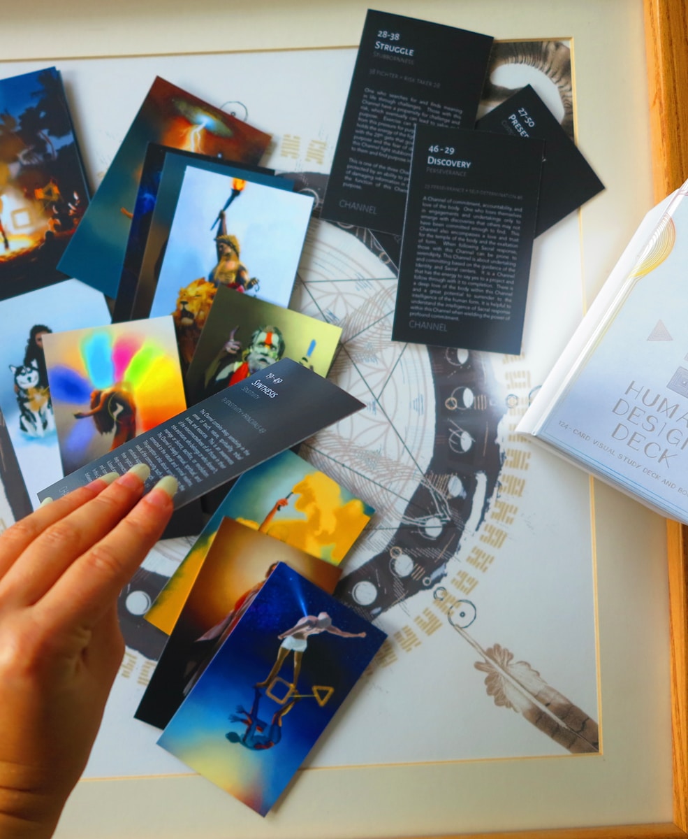 تصميم الكتيبات (Brochures) والعروض التقديمية المؤثرة لشركات الاستشارات الهندسية. 30 a person holding a piece of paper in frontتصميم الكتيبات (Brochures) والعروض التقديمية المؤثرة لشركات الاستشارات الهندسية. of a picture